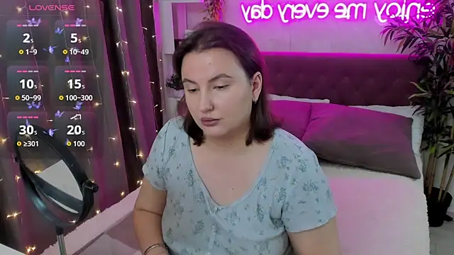 FeralPeach online show from 10/10/25, 05:06