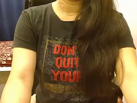 Snapshot of priya__81 chatting on 01/09/25, 05:00 priya 81 online show from 01/09/25, 05:00