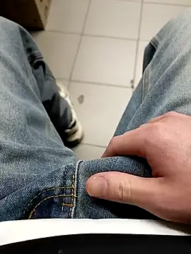 Snapshot of dorin1937 chatting on 01/27/25, 02:35 dorin1937 online show from 01/27/25, 02:35