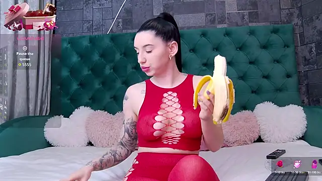 Snapshot of BrianaBratty chatting on 11/19/25, 05:51 BrianaBratty online show from 11/19/25, 05:51