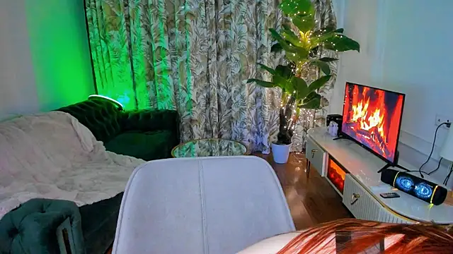 Snapshot of Alyssa_Smitt chatting on 01/13/26, 11:21 Alyssa Smitt online show from 01/13/26, 11:21
