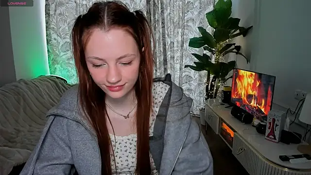 Snapshot of Alyssa_Smitt chatting on 06/04/26, 02:06 Alyssa Smitt online show from 06/04/26, 02:06