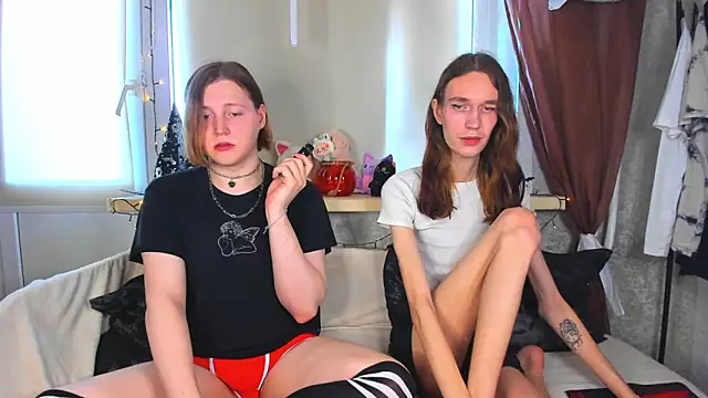 Snapshot of Calvin_and_Kevin chatting on 10/22/25, 07:41 Calvin and Kevin online show from 10/22/25, 07:41