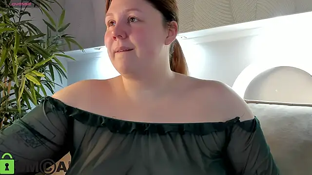 Snapshot of Ruth_Oliver chatting on 03/30/26, 01:06 Ruth Oliver online show from 03/30/26, 01:06