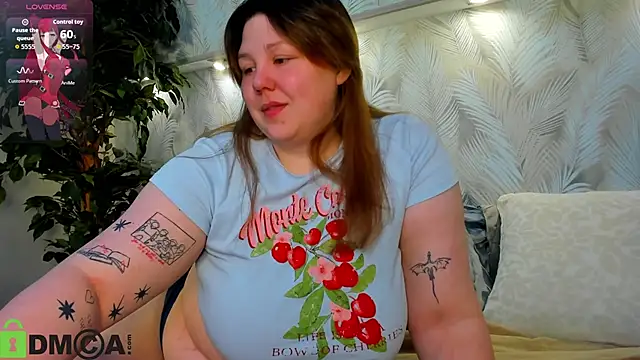 Snapshot of Ruth_Oliver chatting on 04/10/26, 01:11 Ruth Oliver online show from 04/10/26, 01:11