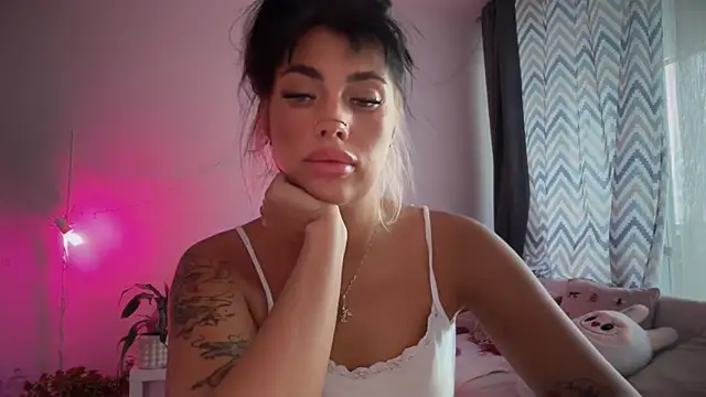 Snapshot of Marakuia054 chatting on 09/30/25, 12:10 Marakuia054 online show from 09/30/25, 12:10