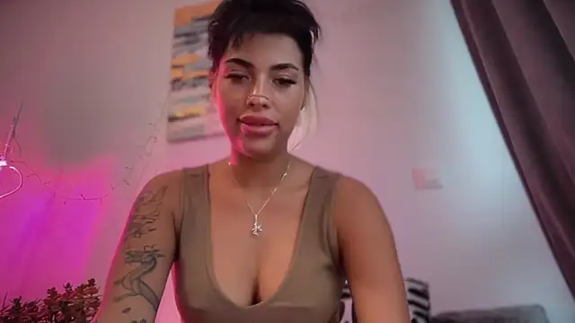 Snapshot of Marakuia054 chatting on 10/12/25, 06:56 Marakuia054 online show from 10/12/25, 06:56