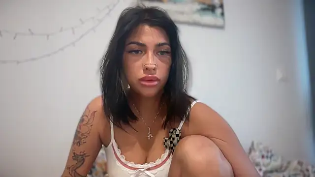 Snapshot of Marakuia054 chatting on 10/23/25, 05:40 Marakuia054 online show from 10/23/25, 05:40