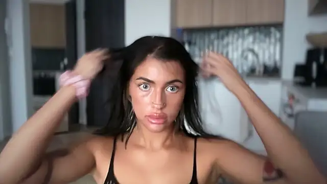 Snapshot of Marakuia054 chatting on 11/08/25, 10:26 Marakuia054 online show from 11/08/25, 10:26