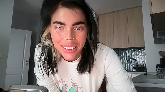 Snapshot of Marakuia054 chatting on 11/15/25, 08:00 Marakuia054 online show from 11/15/25, 08:00