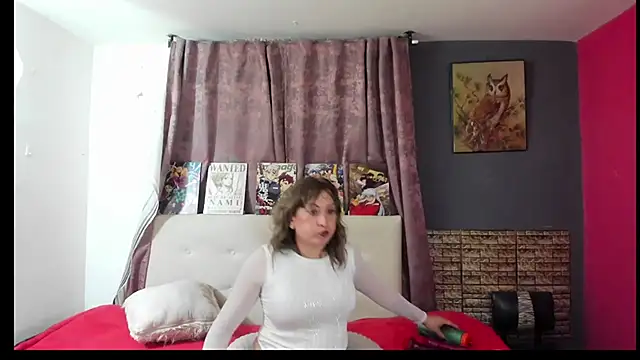Snapshot of violl3tfoxx chatting on 06/10/26, 01:39 violl3tfoxx online show from 06/10/26, 01:39