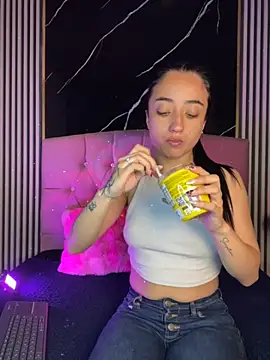 Snapshot of Ady_18 chatting on 09/24/25, 06:11 Ady 18 online show from 09/24/25, 06:11