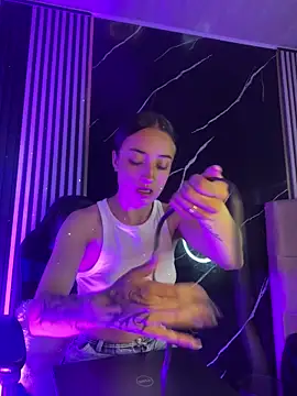 Snapshot of Ady_18 chatting on 10/30/25, 04:52 Ady 18 online show from 10/30/25, 04:52