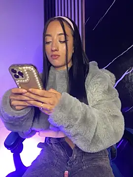 Snapshot of Ady_18 chatting on 11/14/25, 08:29 Ady 18 online show from 11/14/25, 08:29