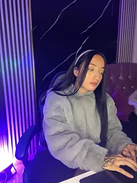 Snapshot of Ady_18 chatting on 11/18/25, 08:57 Ady 18 online show from 11/18/25, 08:57