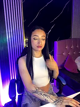 Snapshot of Ady_18 chatting on 11/19/25, 08:31 Ady 18 online show from 11/19/25, 08:31