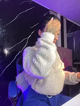 Snapshot of Ady_18 chatting on 11/29/25, 03:59 Ady 18 online show from 11/29/25, 03:59