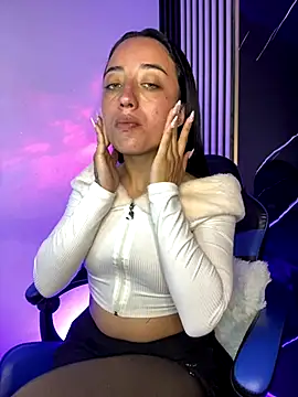 Snapshot of Ady_18 chatting on 12/04/25, 06:27 Ady 18 online show from 12/04/25, 06:27