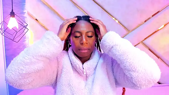 Queen perla  online show from 12/12/24, 12:12