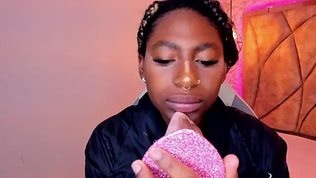 Queen perla  online show from 01/11/25, 11:45