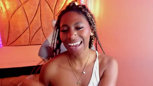 Queen perla  online show from 01/12/25, 05:54