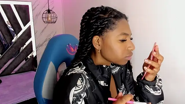 Queen perla  online show from 10/26/25, 12:33