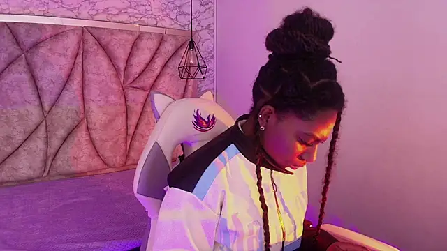 Queen perla  online show from 11/21/25, 12:26