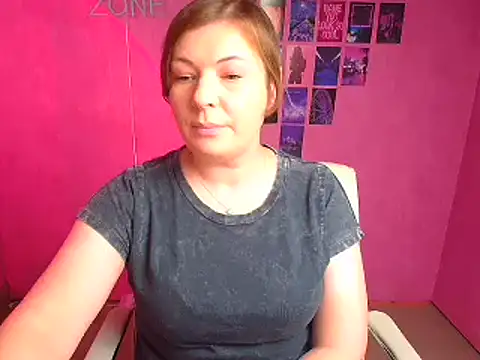 Snapshot of Lissmilf chatting on 12/14/25, 12:54 Lissmilf online show from 12/14/25, 12:54