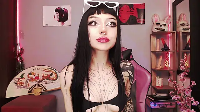 Snapshot of catipetite chatting on 11/28/25, 08:28 catipetite online show from 11/28/25, 08:28