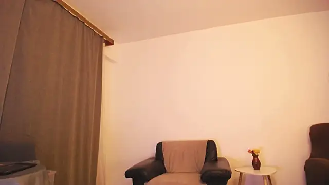 Snapshot of darkitten chatting on 10/30/25, 11:44 darkitten online show from 10/30/25, 11:44