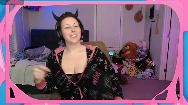 Snapshot of CirqueNoirBlu chatting on 10/29/25, 03:20 CirqueNoirBlu online show from 10/29/25, 03:20