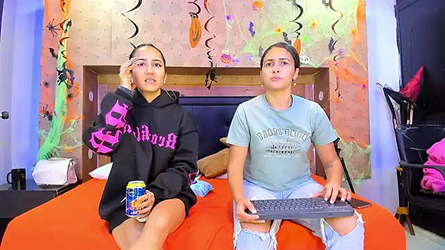 SofiAndNicol online show from 10/30/25, 11:00