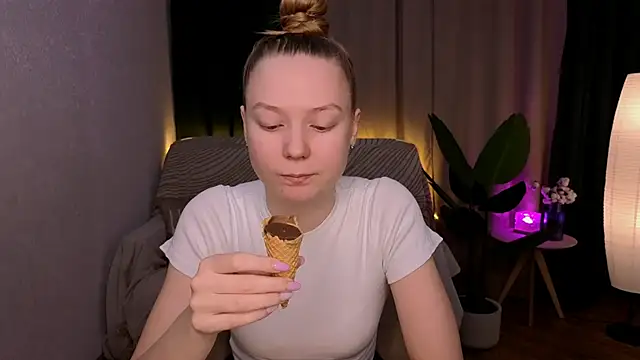 CarolynCohen   online show from 02/16/25, 02:09