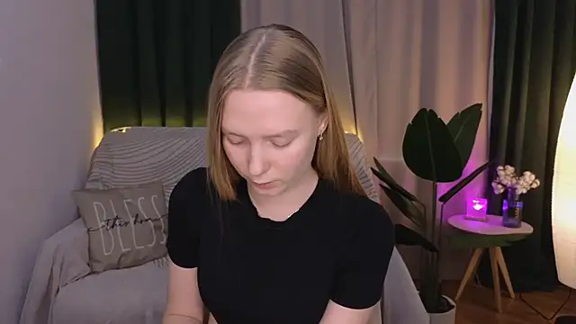 CarolynCohen   online show from 03/23/25, 08:04