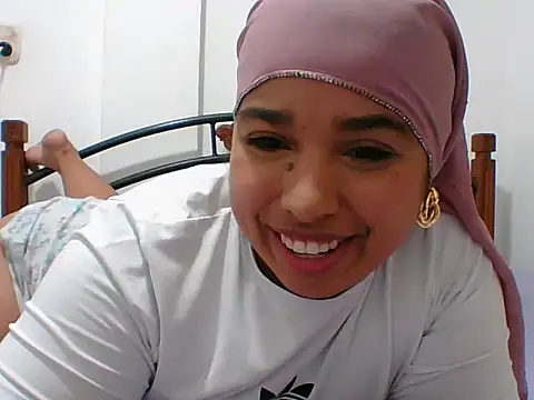 Snapshot of hurrem_had chatting on 11/28/25, 11:35 hurrem had online show from 11/28/25, 11:35