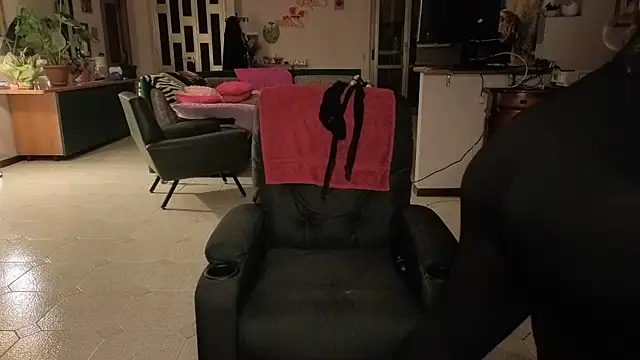 peachgirlmartyna online show from 10/29/25, 05:36