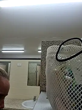 Snapshot of Off_the_Lesh chatting on 11/15/25, 03:52 Off the Lesh online show from 11/15/25, 03:52