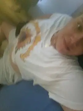 Snapshot of Off_the_Lesh chatting on 11/19/25, 03:50 Off the Lesh online show from 11/19/25, 03:50