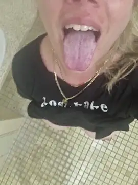 Snapshot of Off_the_Lesh chatting on 11/21/25, 02:05 Off the Lesh online show from 11/21/25, 02:05