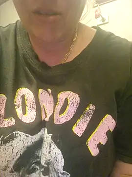 Snapshot of Off_the_Lesh chatting on 11/22/25, 02:27 Off the Lesh online show from 11/22/25, 02:27