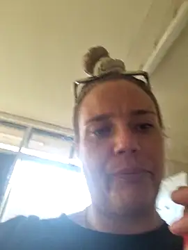 Snapshot of Off_the_Lesh chatting on 12/17/25, 07:31 Off the Lesh online show from 12/17/25, 07:31