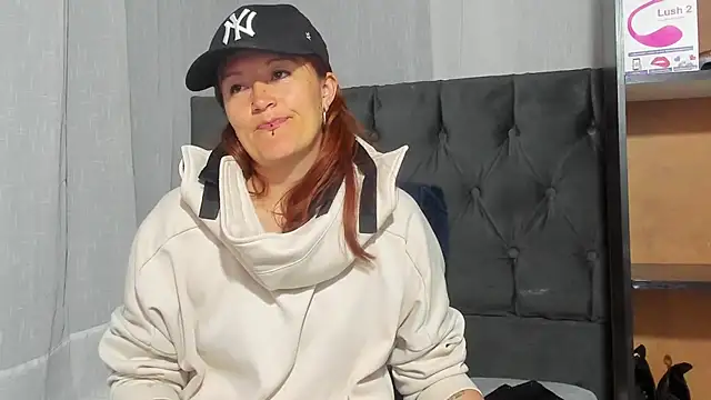 amberr34 online show from 03/05/25, 02:57