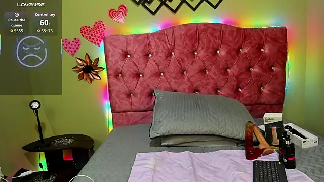 Snapshot of blue_violette_ chatting on 10/14/25, 07:58 blue violette  online show from 10/14/25, 07:58