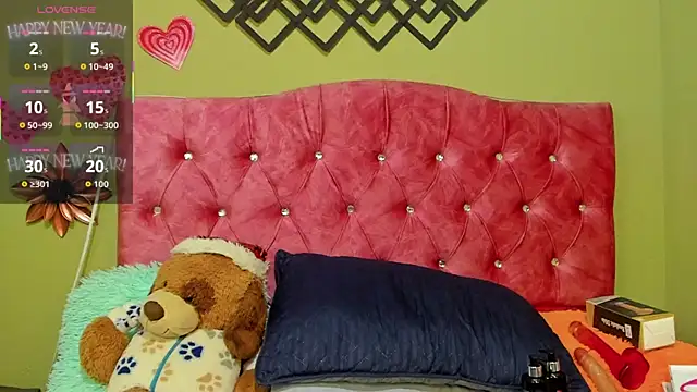 Snapshot of blue_violette_ chatting on 10/20/25, 04:40 blue violette  online show from 10/20/25, 04:40