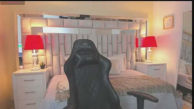 mariiahneedles online show from 12/06/24, 09:46