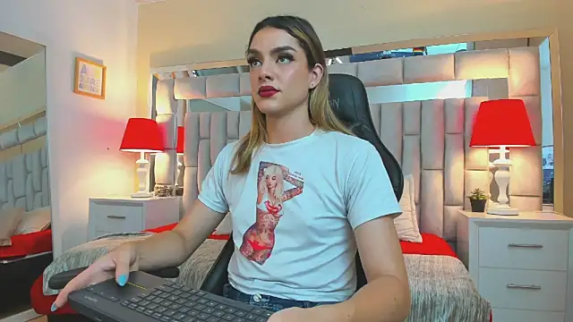 mariiahneedles online show from 12/12/24, 10:31