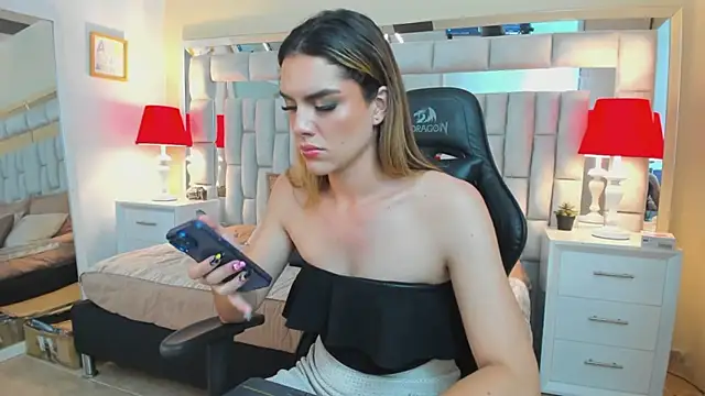 mariiahneedles online show from 01/01/25, 04:39