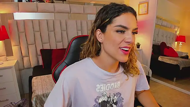 mariiahneedles online show from 02/11/25, 01:10