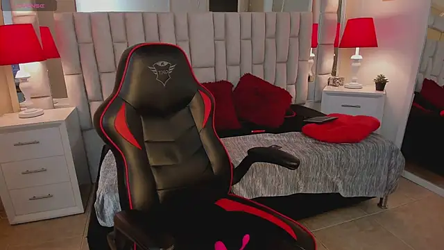 mariiahneedles online show from 02/12/25, 11:51