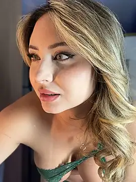 SaraFerreira online show from 10/01/25, 01:22